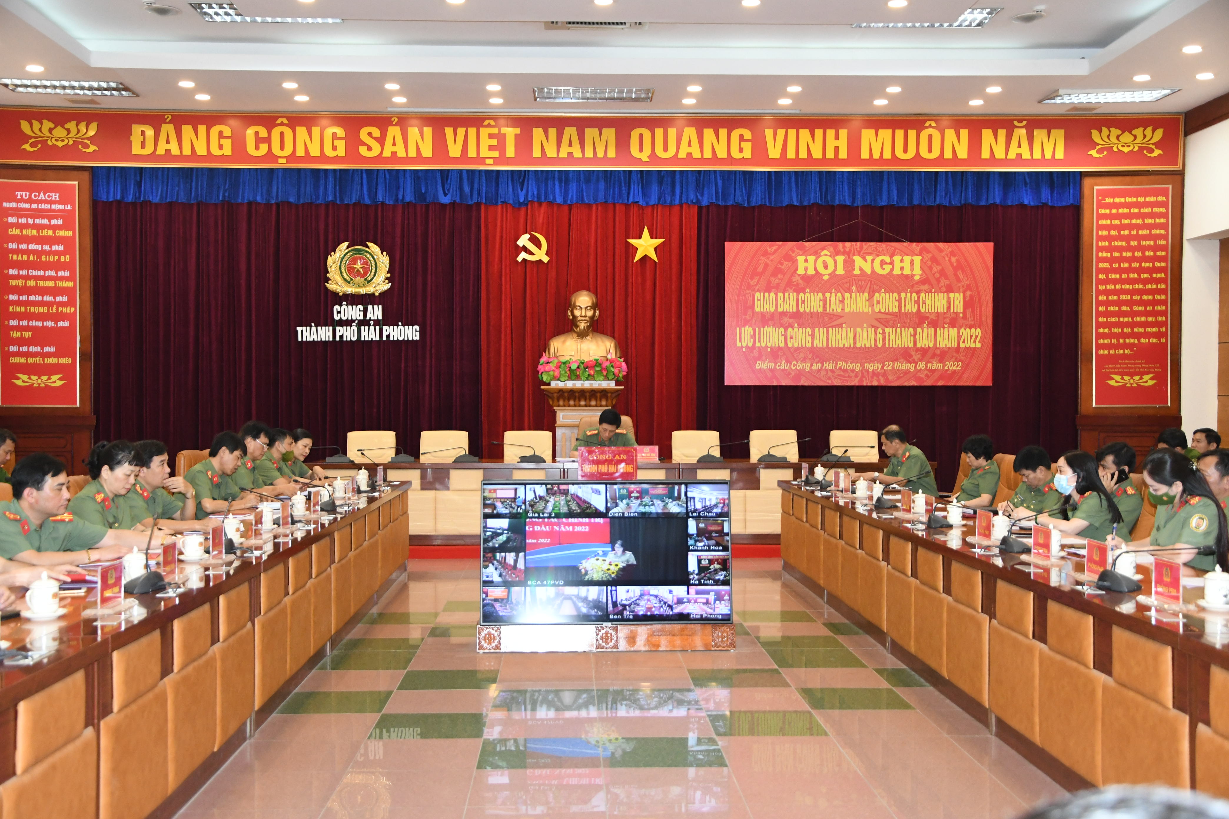 Giao ban công tác đảng và công tác chính trị trong Công an nhân 6 tháng đầu năm 2022